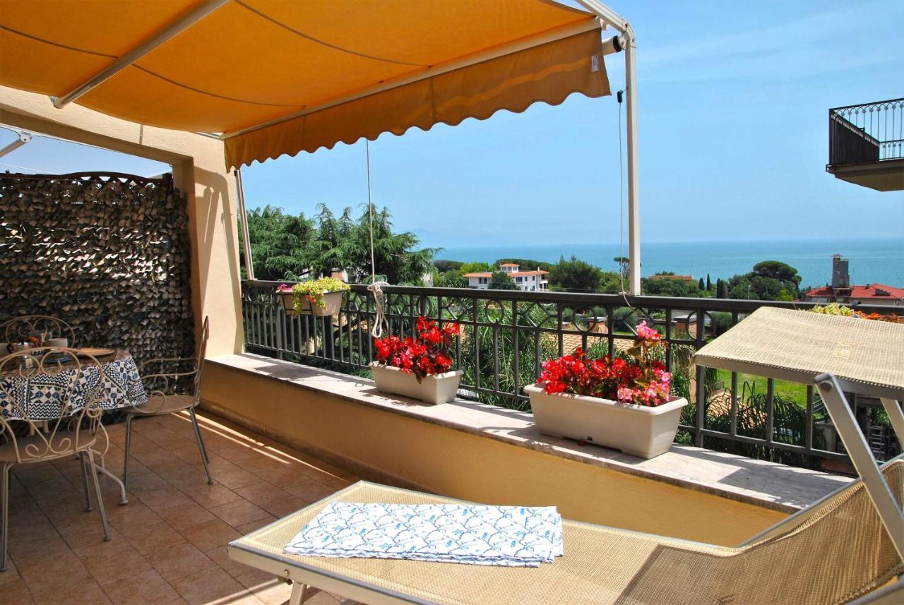 Casa Dinky Attico Con Terrazza Vista Mare Apartment Formia Exterior photo